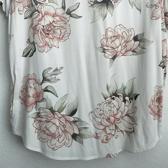 ❌SOLD❌ Guess Shirt - Picture 7 of 8